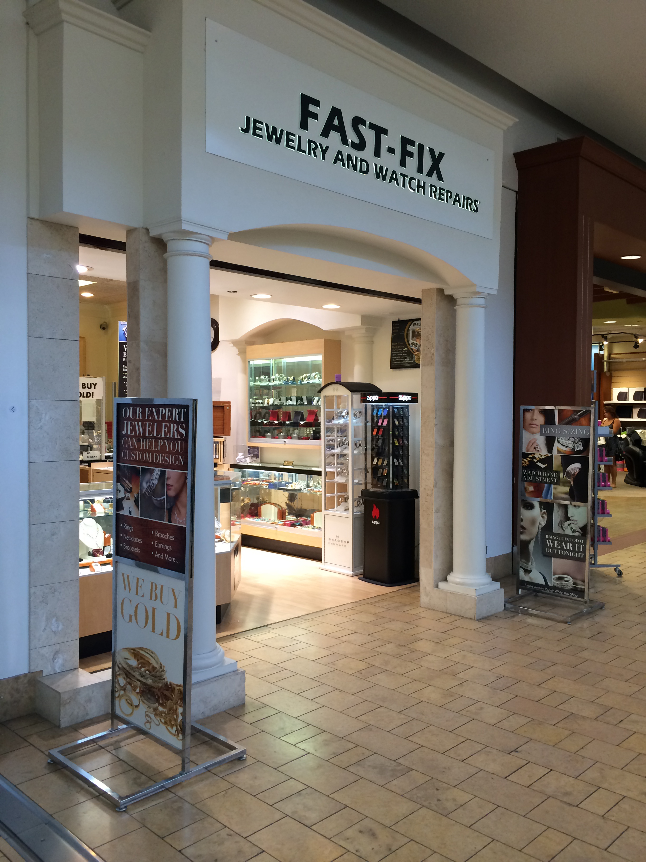 Westfield Palm Desert Store Front