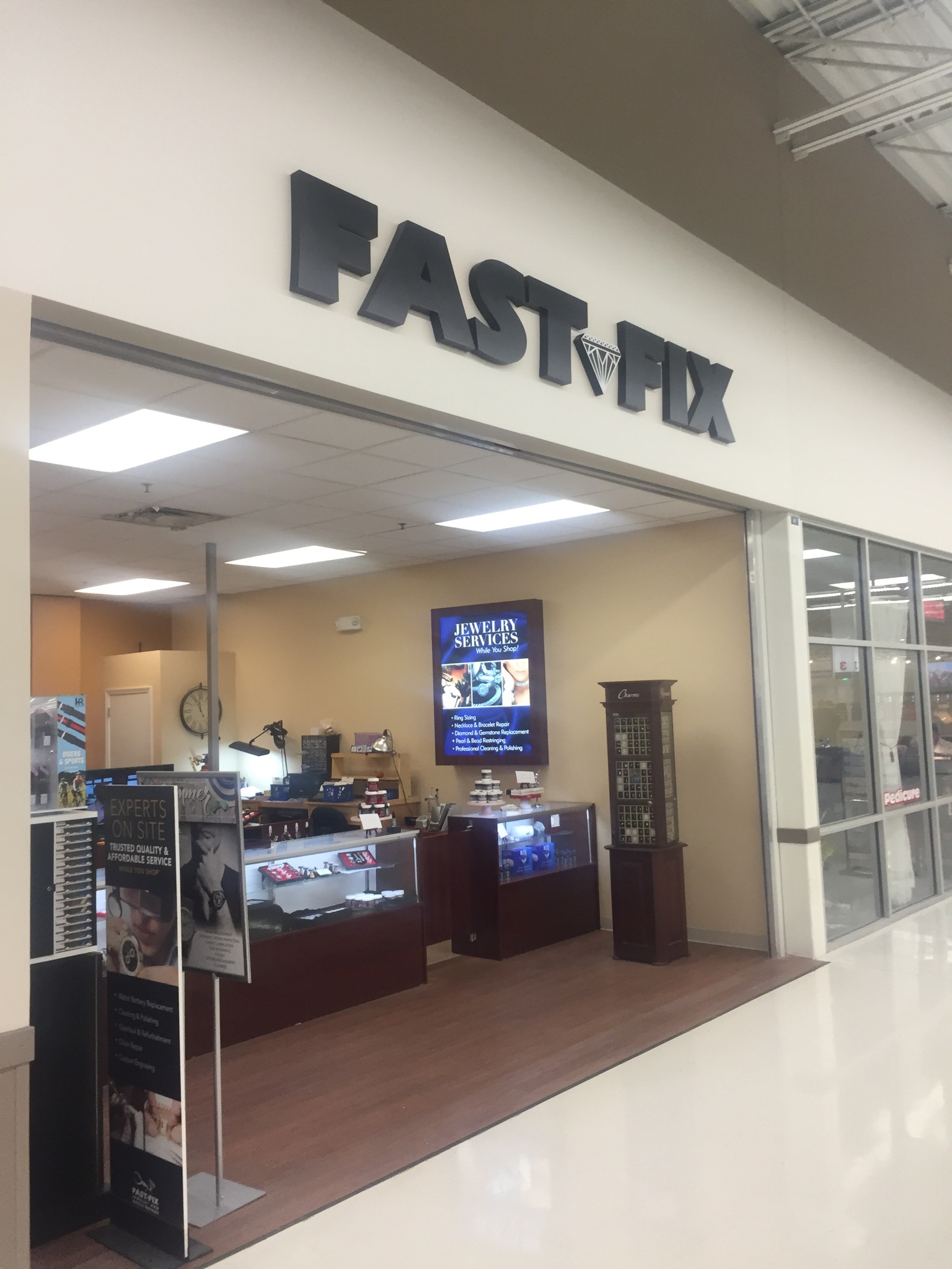 Store front of a Fast Fix franchise