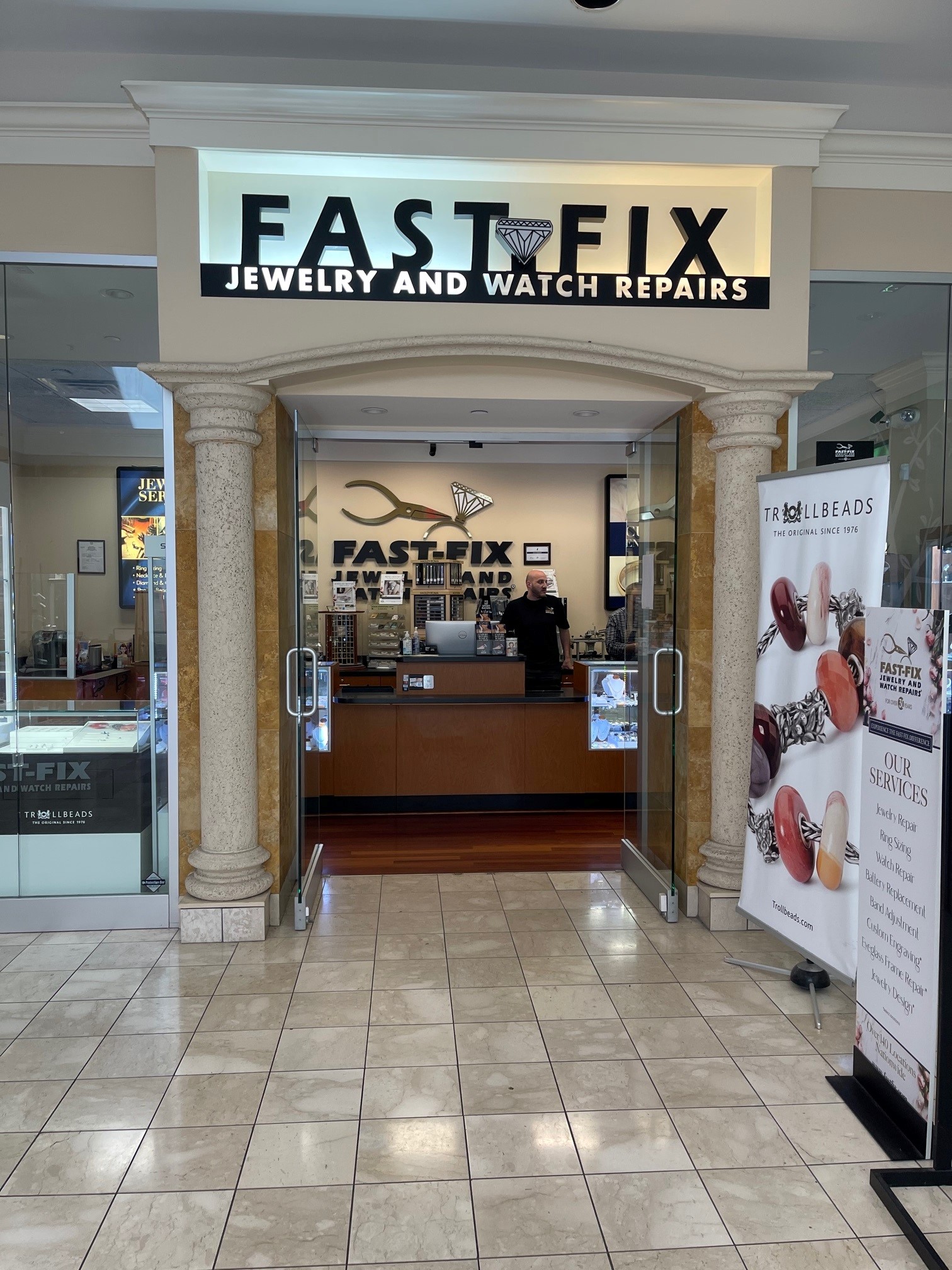 Store front of Town Center at Cobb Mall Fast Fix Franchise.